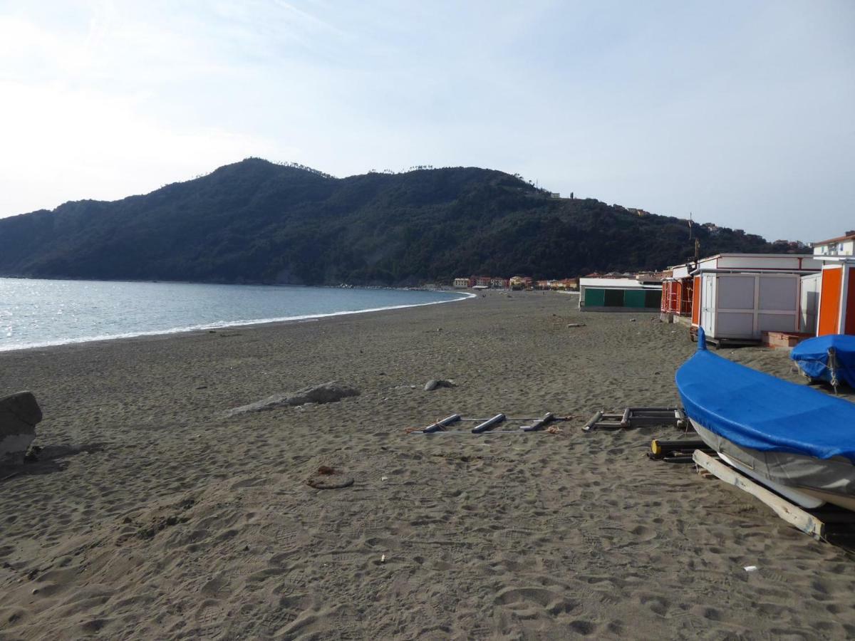 House Little Boat By Holiday World Riva Trigoso Luaran gambar